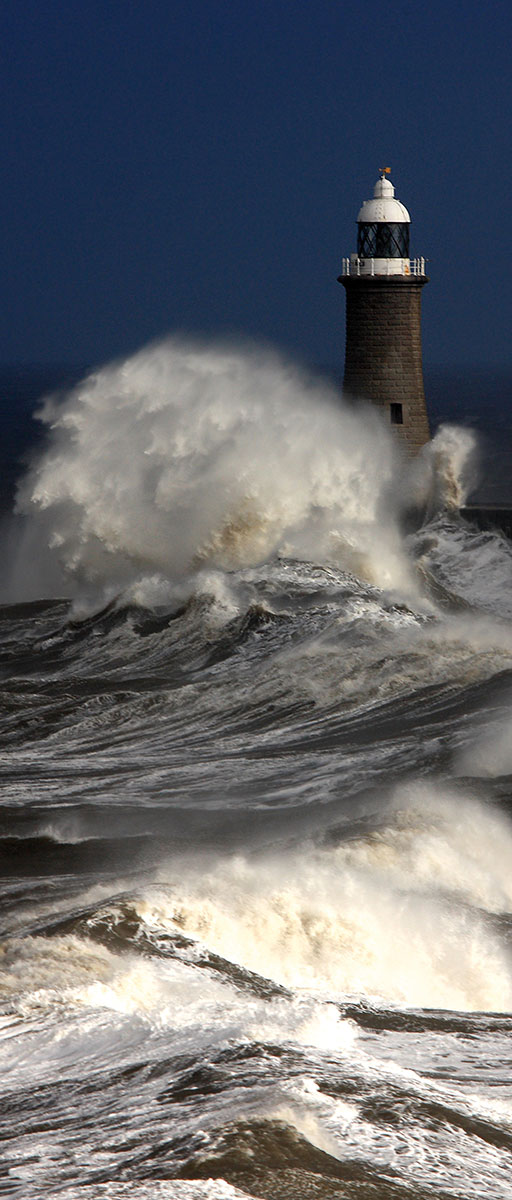 SIAMO FARI NELLA BUFERA, SIAMO INFINITI RESPIRI DI VITA SEMPRE, SOPRATTUTTO IN MEZZO AL NULLA, SOPRATTUTTO IN MEZZO AL TEMPESTOSO MARE. 